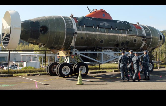 SAILORS FROM Naval Base Kitsap Bangor take a look at the DSRV Mystic ... SAILORS FROM Naval Base Kitsap Bangor take a look at the DSRV Mystic ...