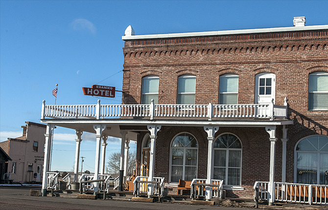 Shaniko Prepares For Seige The Dalles Chronicle The Shaniko Hotel Which Is Now Closed No Longer Houses Visitors To