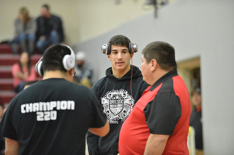 Omak opens strong at regional wrestling | Omak-Okanogan County Chronicle